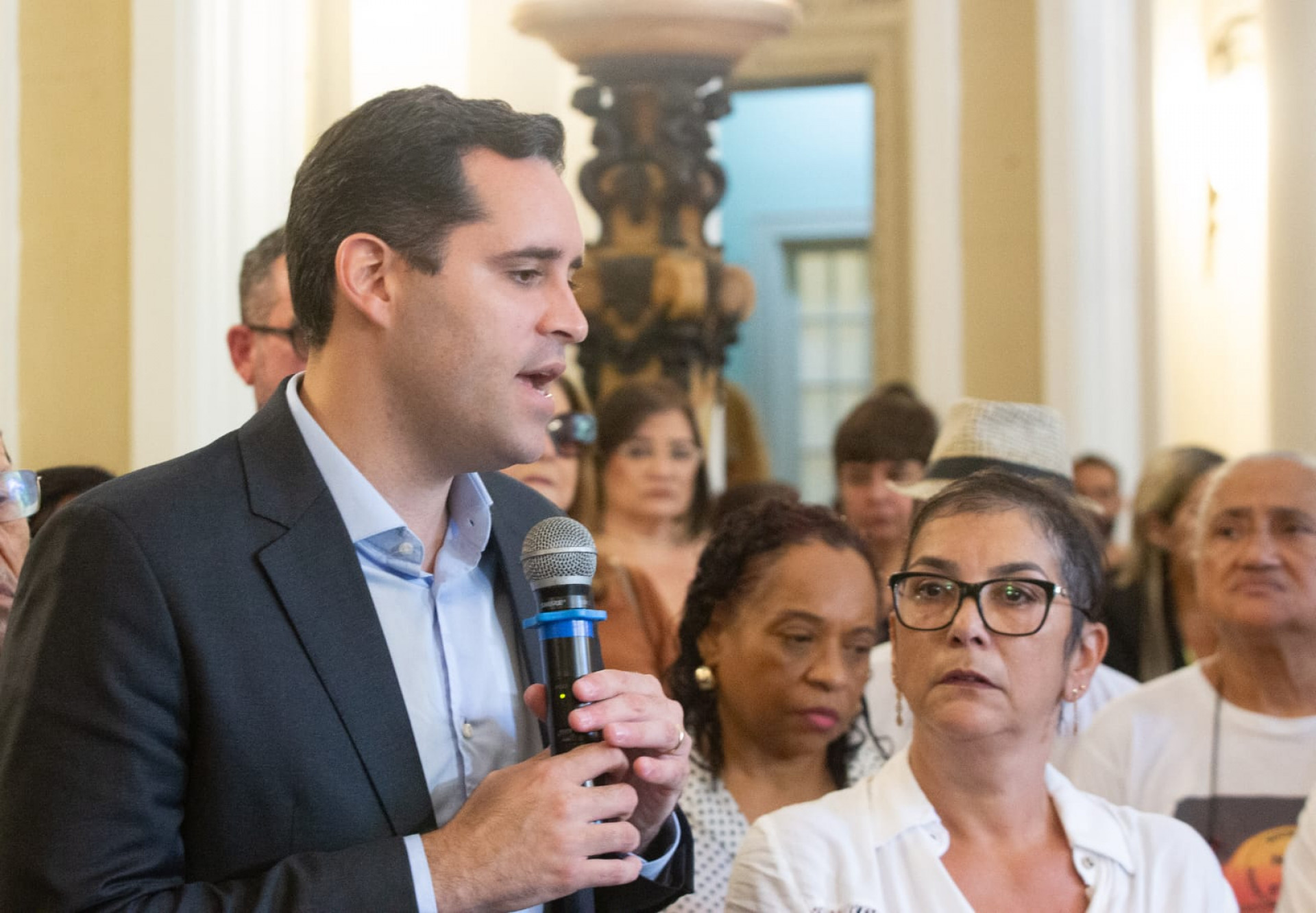 Prefeito do Rio, Eduardo Cavaliere discursa no velório de Luciana Novaes - Érica Martin / Agência O Dia