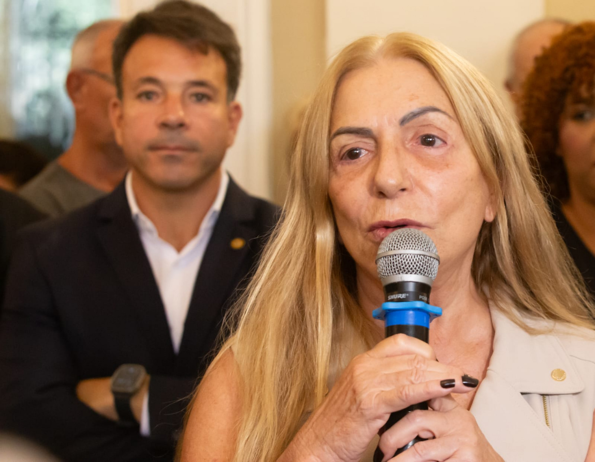 Vereadora Rosa Fernandes (PSD) discursa no velório de Luciana Novaes - Érica Martin / Agência O Dia