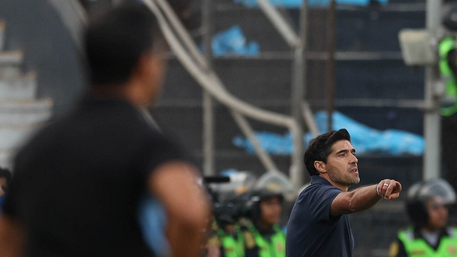 Abel explica gesto inusitado para Flaco em gol do Palmeiras: ”Cobro muito ele”