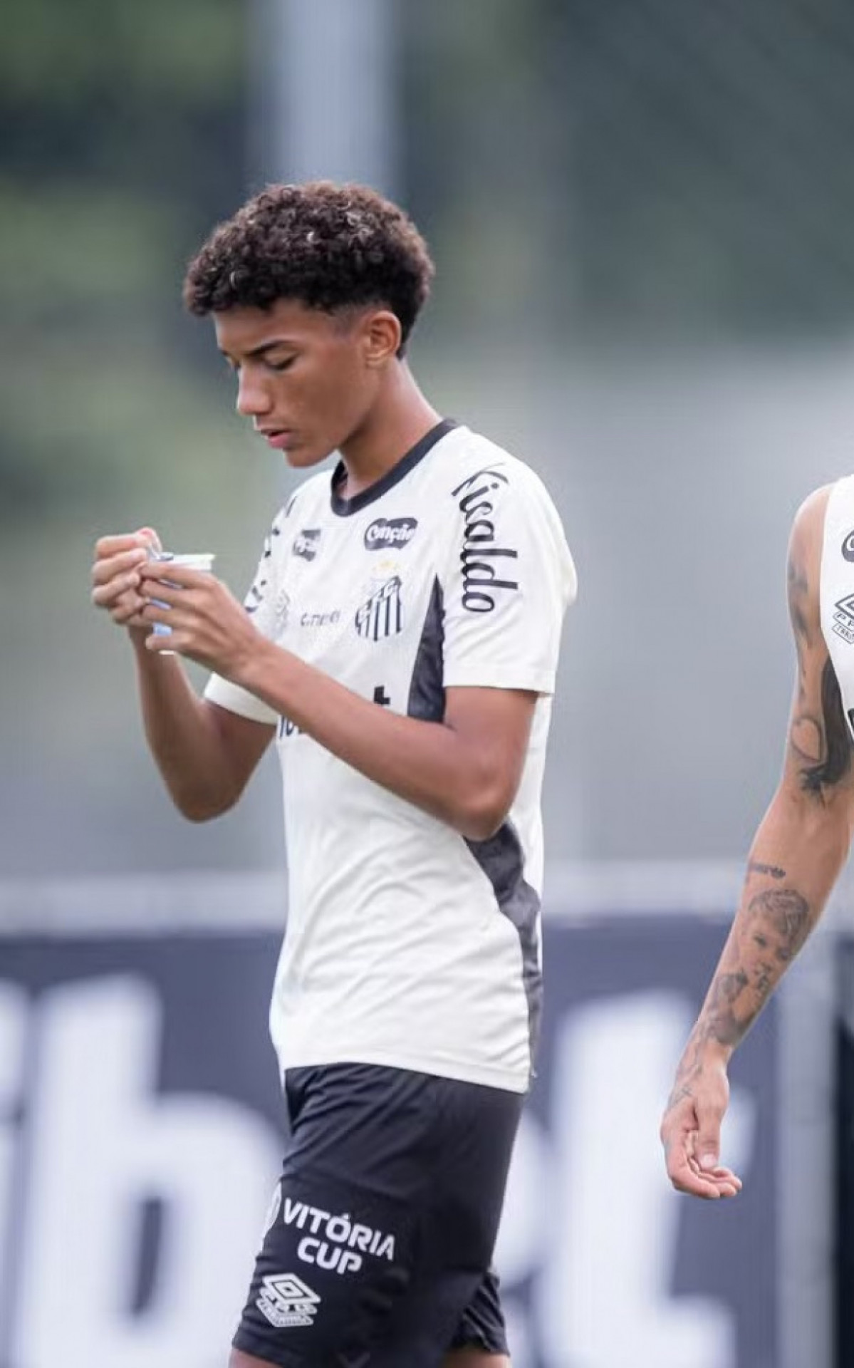 Robinho Jr, &agrave; esquerda, e Neymar - Raul Baretta / Santos