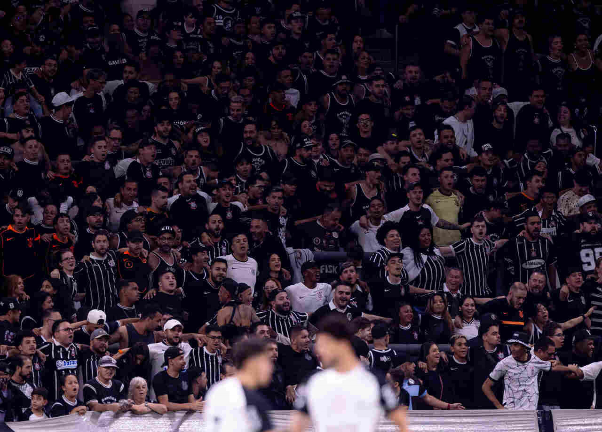 Conselho aprova exce&ccedil;&atilde;o e abre caminho para reelei&ccedil;&atilde;o de Stabile no Corinthians