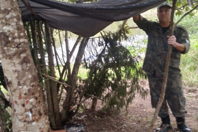 Guarda Ambiental desmonta acampamento irregular e protege área verde em Macaé
