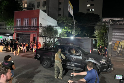 Armado, policial em surto mobiliza Bope, e ação interdita rua em Botafogo