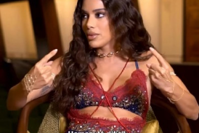 Anitta confirma que está solteira e desabafa: 'Homem tá difícil'