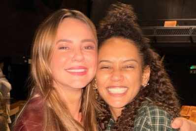 Paolla Oliveira marca presença em peça de Taís Araujo no Rio: 'Brilhando'