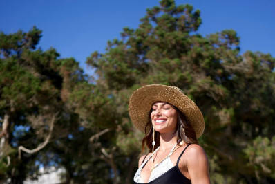 Mari Gonzalez exibe as curvas de biquíni em Ibiza