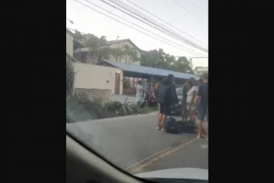 Colisão deixa motociclista ferido e causa congestionamento em Cabo Frio