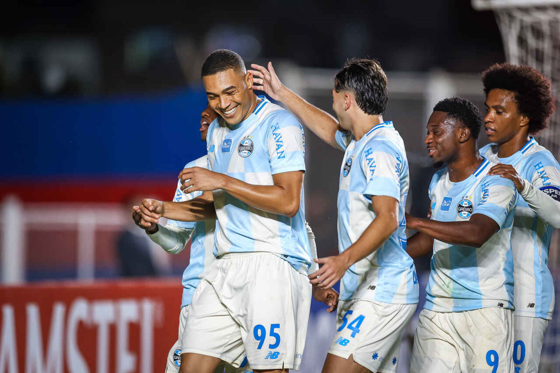 Castro ressalta desempenho coletivo do Gr&ecirc;mio e presen&ccedil;a da torcida em Buenos Aires