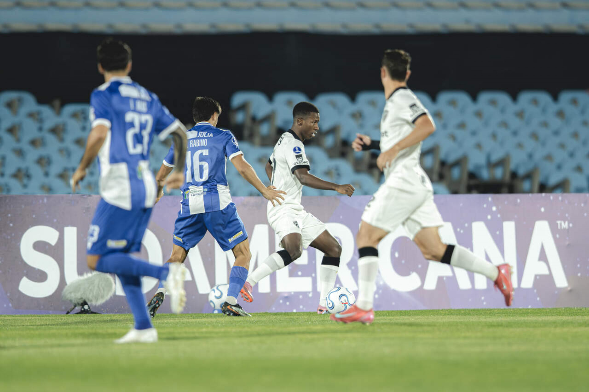 Everson resume empate do Atl&eacute;tico na Sul-Americana: “Sabor de derrota”