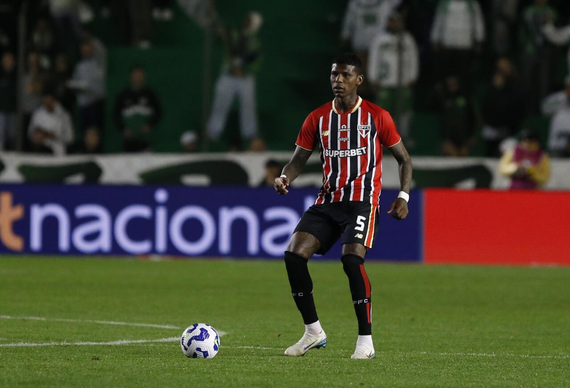 Entenda os motivos do S&atilde;o Paulo para n&atilde;o rescindir com Arboleda