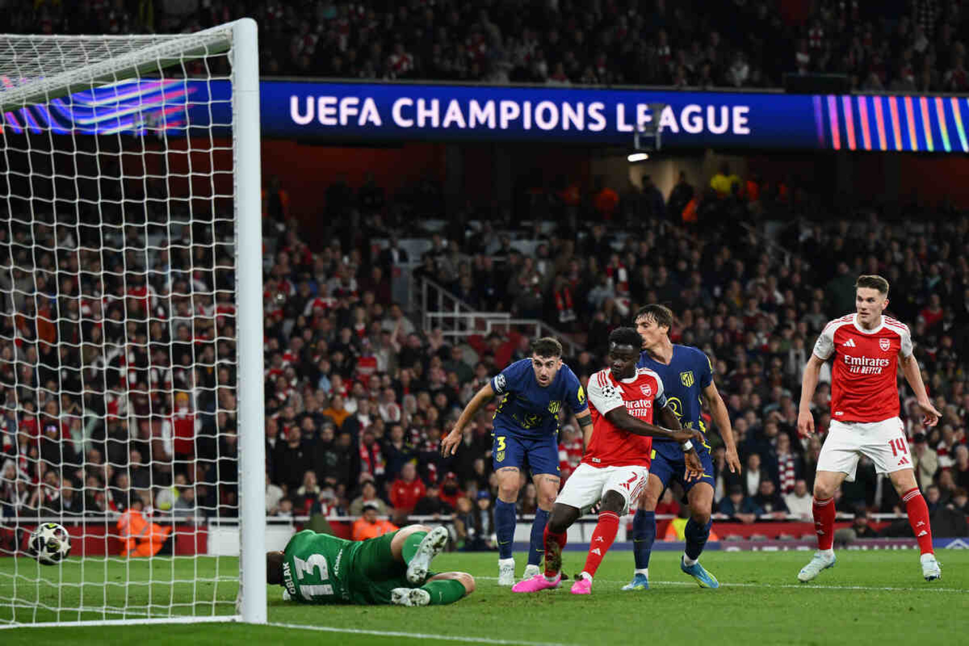 Arsenal vence Atl&eacute;tico de Madrid e, ap&oacute;s 20 anos, vai &agrave; final da Champions