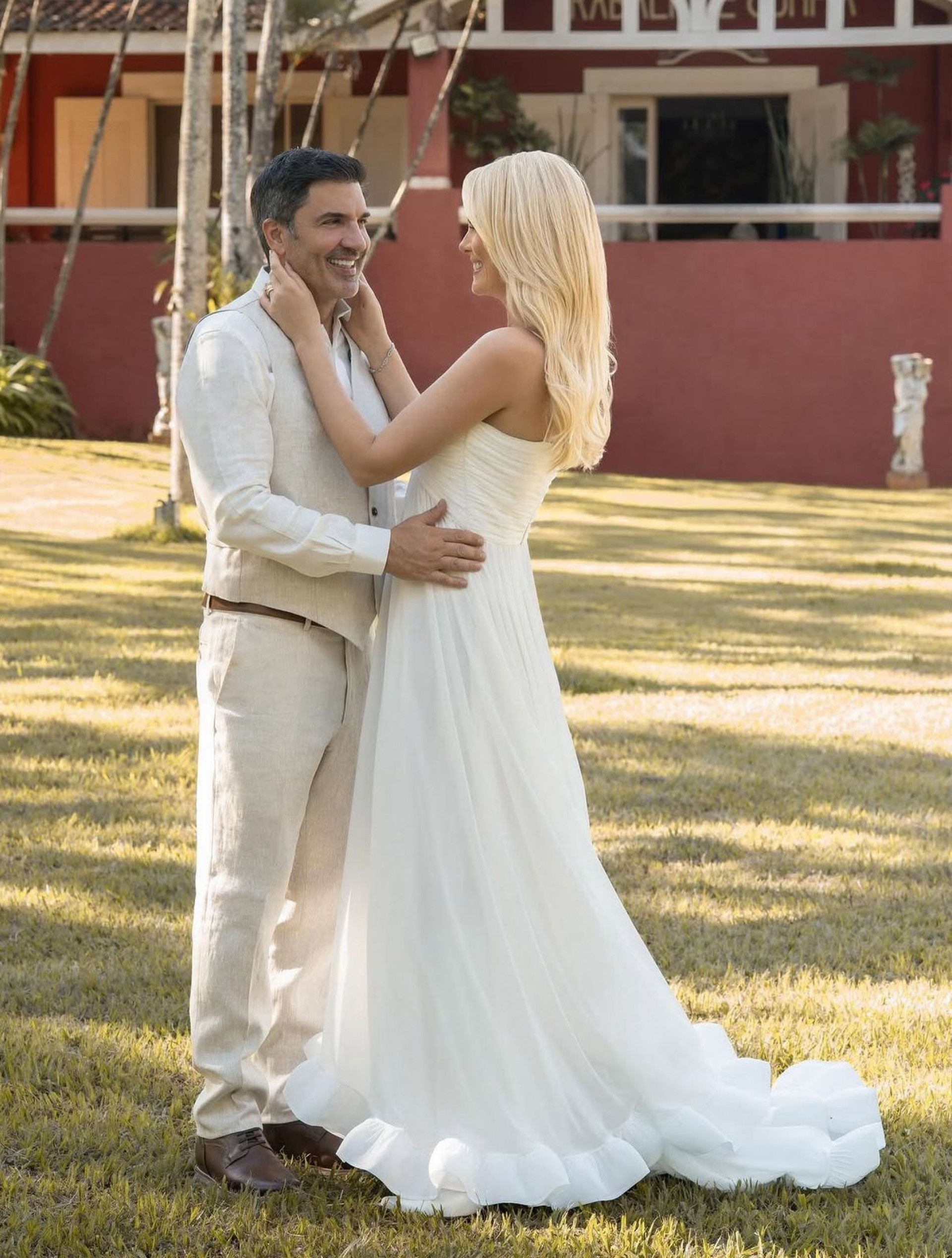 Ana Hickmann e Edu Guedes em ensaio fotográfico romântico - Reprodução / Instagram