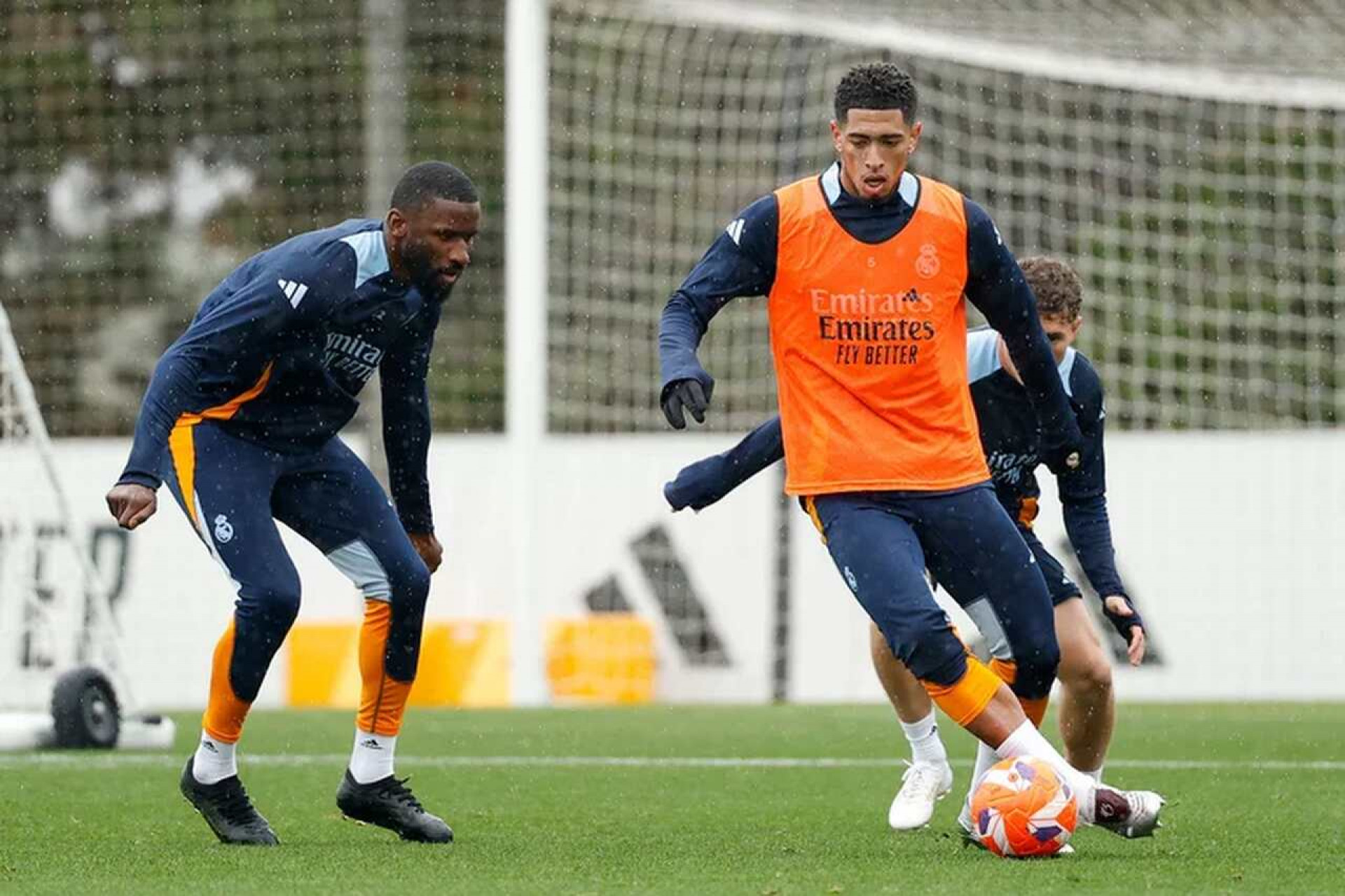 Caos no Real Madrid: R&uuml;diger agride Carreras em treino, diz r&aacute;dio