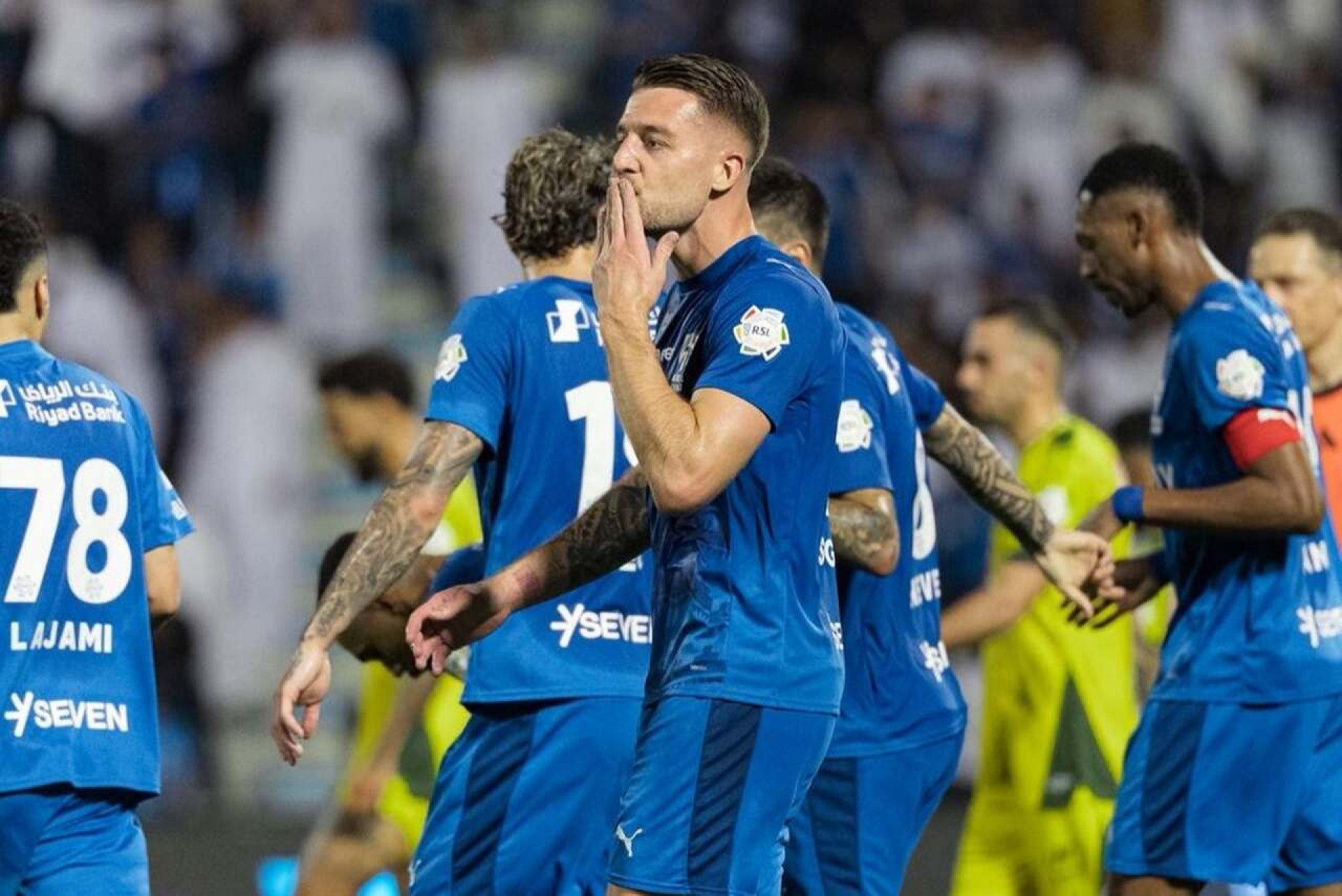 Al-Hilal vence fora de casa e encosta no Al-Nassr na briga pelo t&iacute;tulo