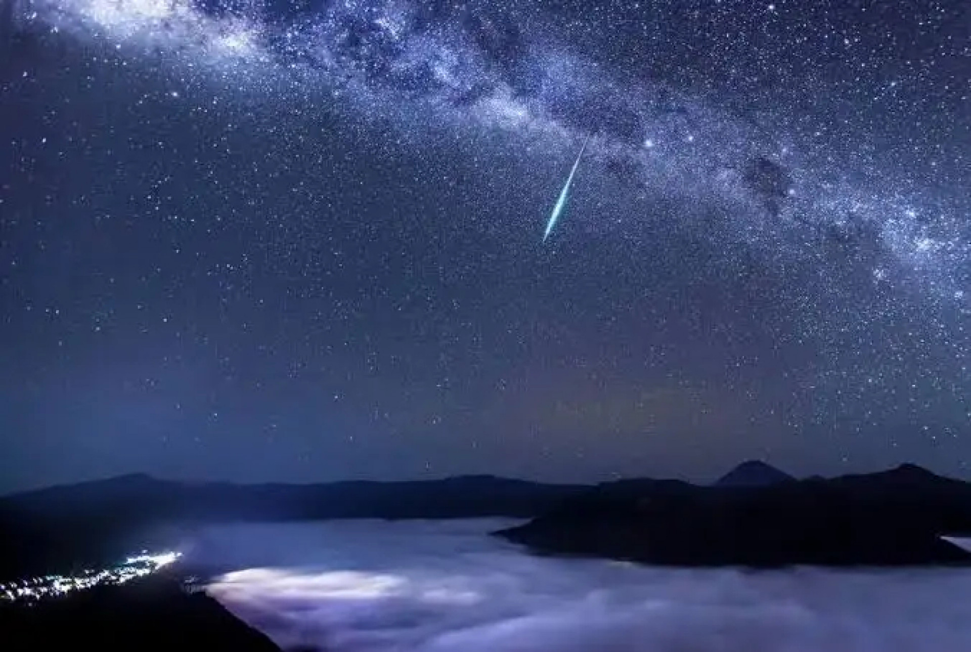 Céu de maio terá chuva de meteoros e 'Lua Azul'; confira as datas
