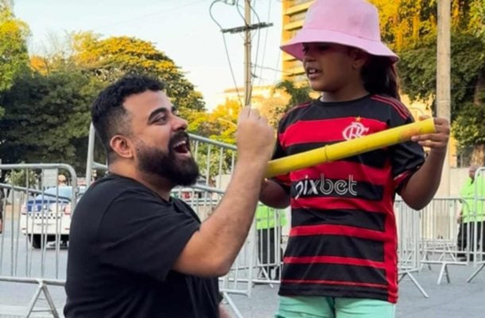 Jorginho realiza sonho de torcedora viral do Flamengo ap&oacute;s trag&eacute;dia familiar; v&iacute;deo
