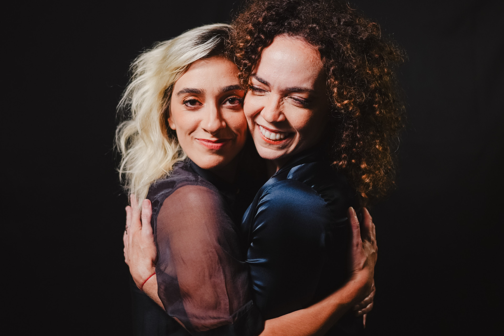 Juliana Linhares e Laila Garin  - Divulga&ccedil;&atilde;o