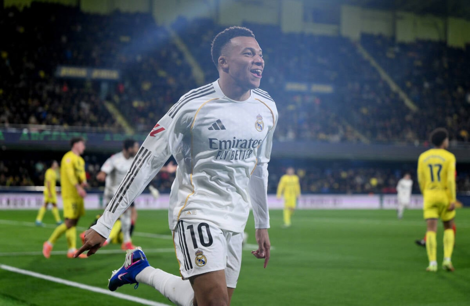 Mbapp&eacute; se defende das cr&iacute;ticas ap&oacute;s viagem durante recupera&ccedil;&atilde;o
