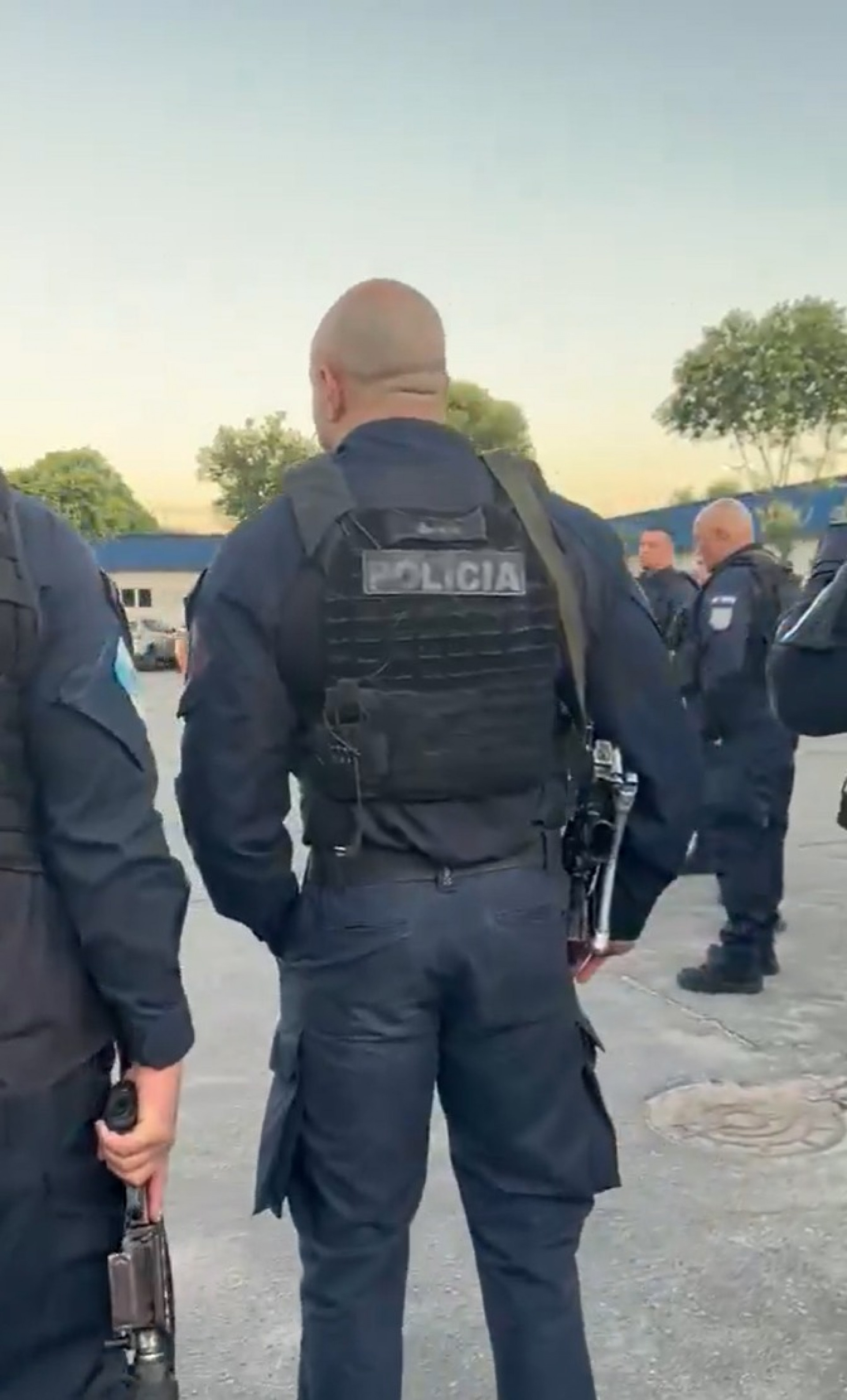 Polícia Militar faz operação no Chapadão para remover barricadas