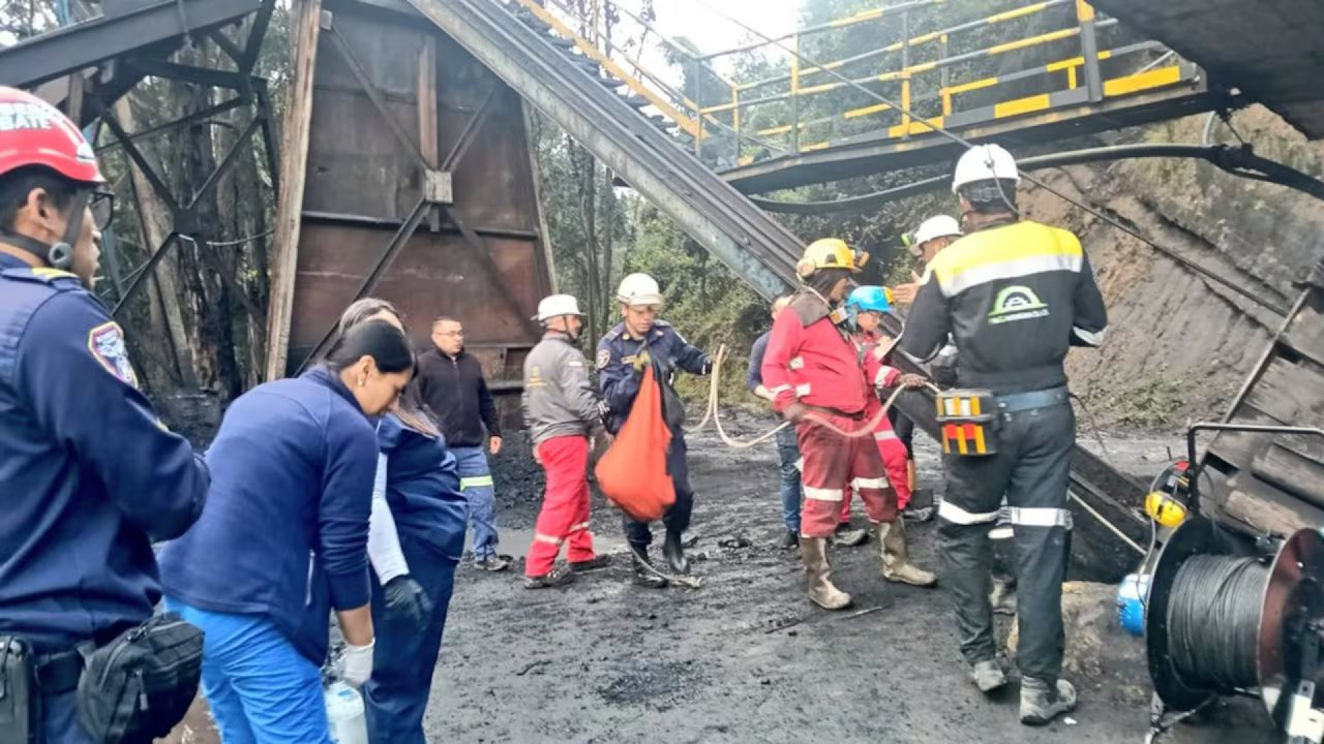 Explosão em mina de carvão na Colômbia deixa nove mortos