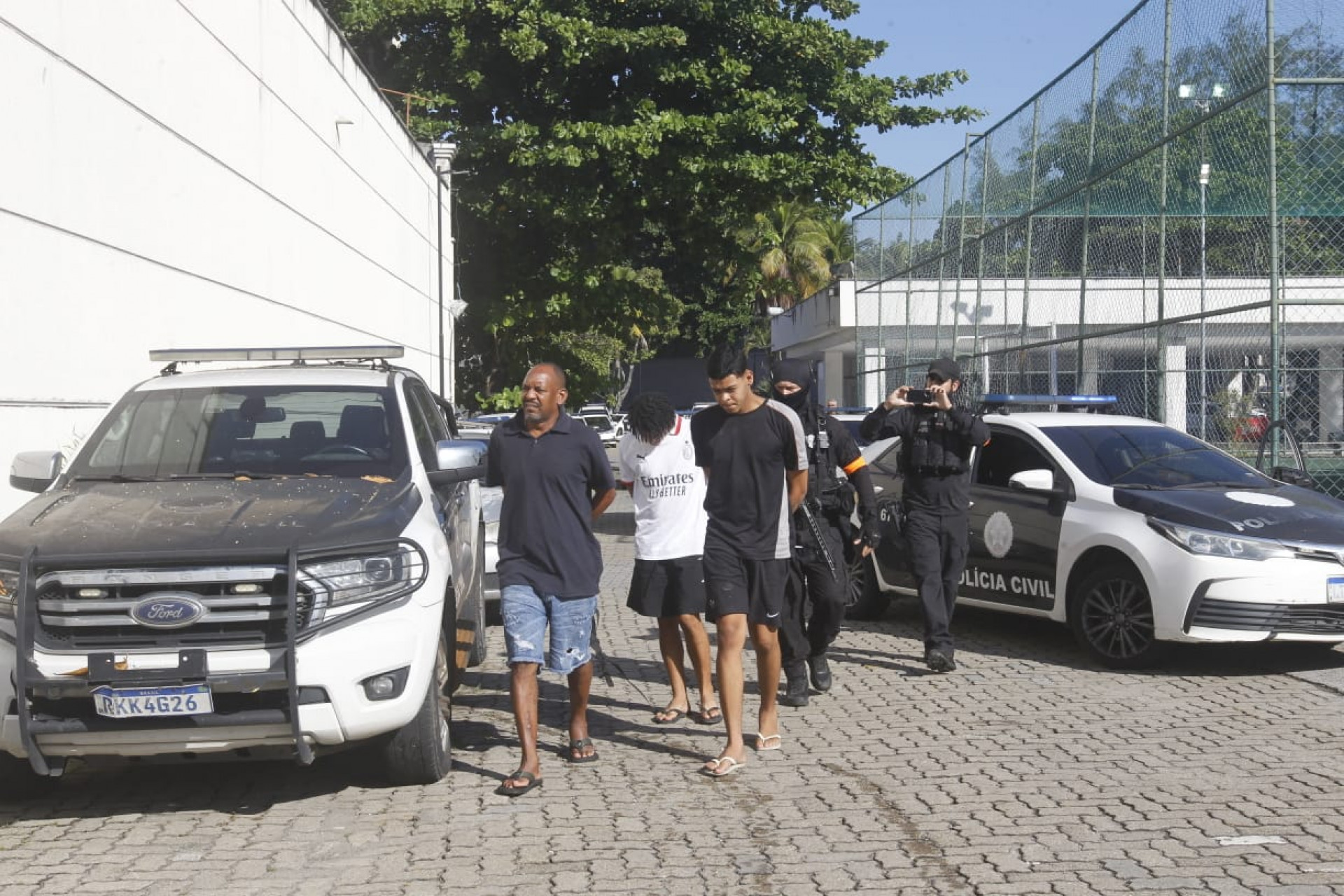 Presos na Maré chegando na Cidade da Polícia - Reginaldo Pimenta/Agência O DIA