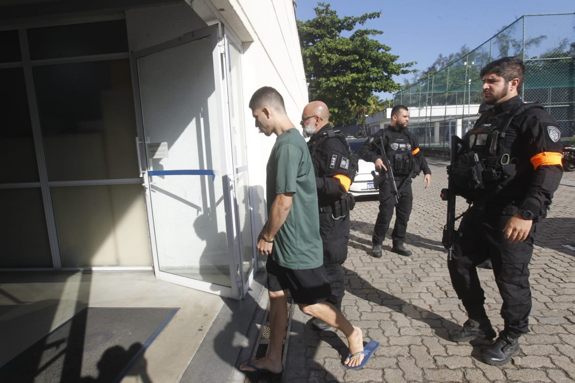 Presos na Maré chegando na Cidade da Polícia - Reginaldo Pimenta/Agência O DIA
