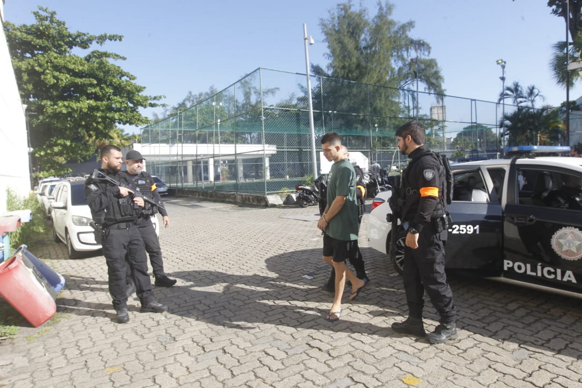 Presos na Maré chegando na Cidade da Polícia - Reginaldo Pimenta/Agência O DIA