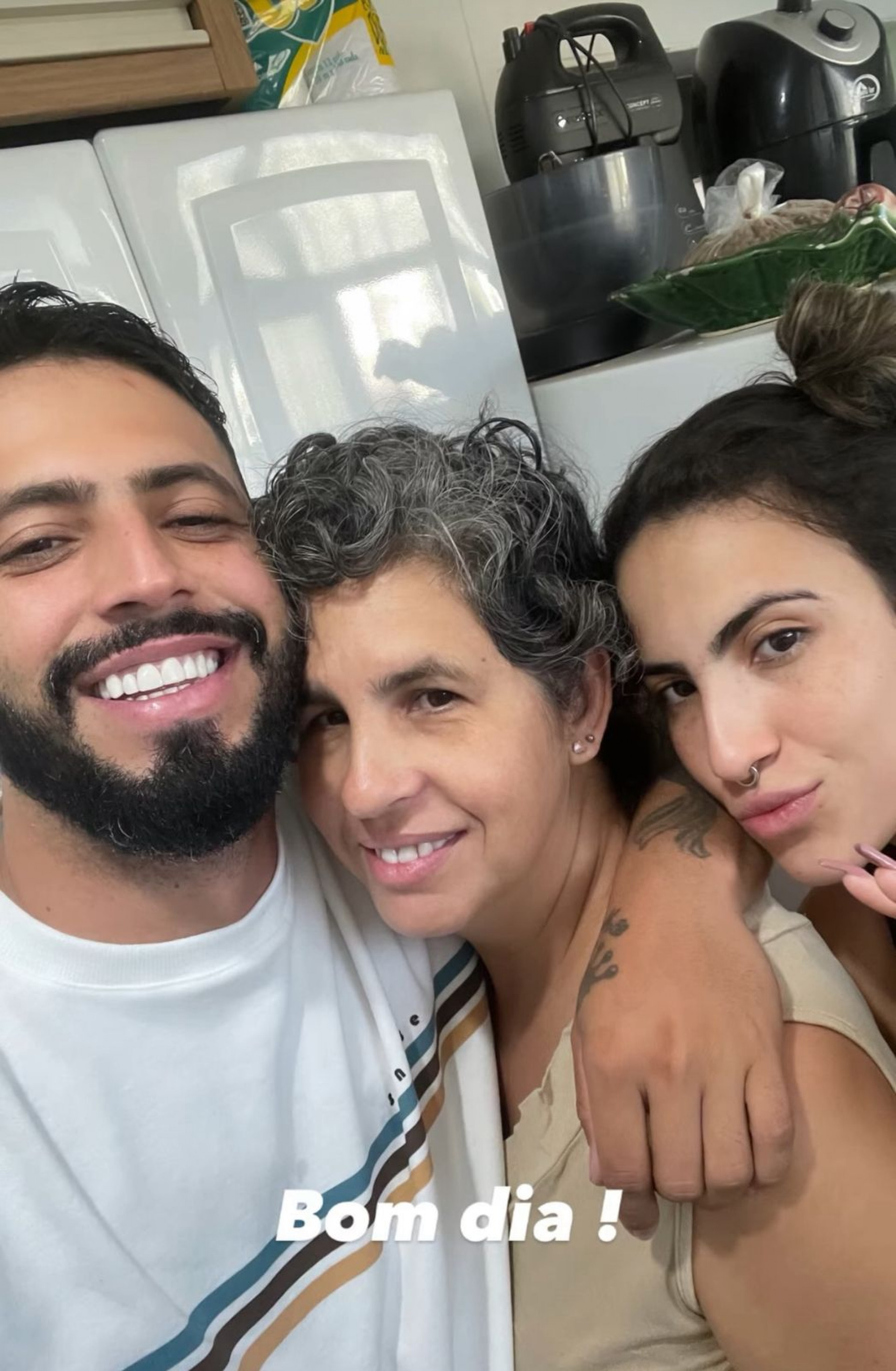 Jovan e fam&iacute;lia em story ap&oacute;s sua sa&iacute;da do programa A Casa do Patr&atilde;o