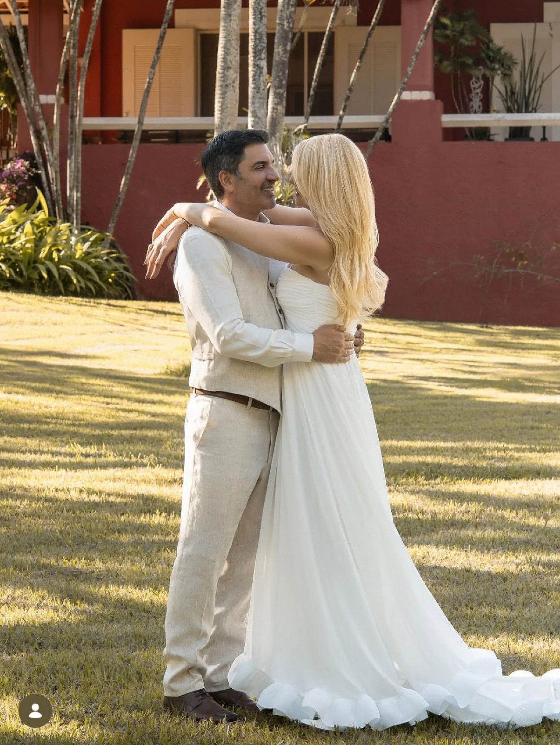 Ana Hickmann e Edu Guedes em ensaio fotográfico romântico - Reprodução / Instagram