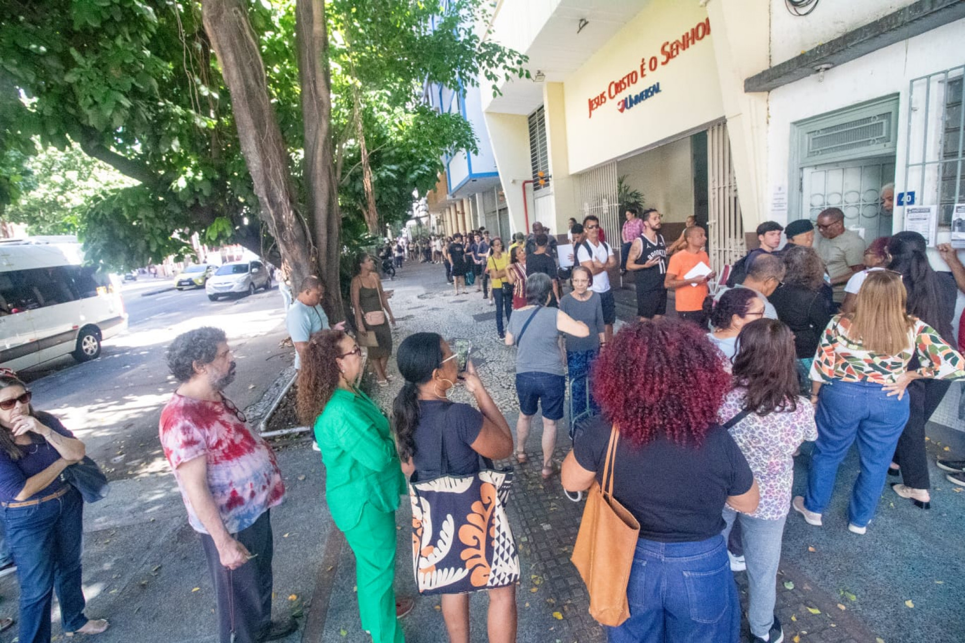 Fila tomou conta do quarteirão na 3ª Zona Eleitoral, no Flamengo - Érica Martin / Agência O Dia