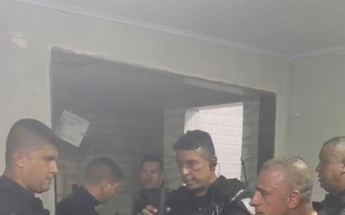 Bunker escondia 16 armas e drogas na comunidade da Coreia