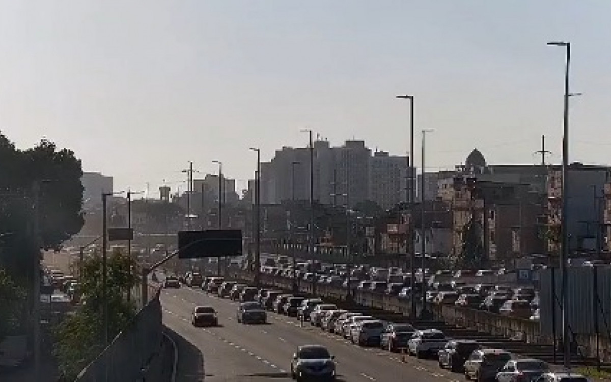 Linha Amarela ficou congestionada durante o resgate do motociclista