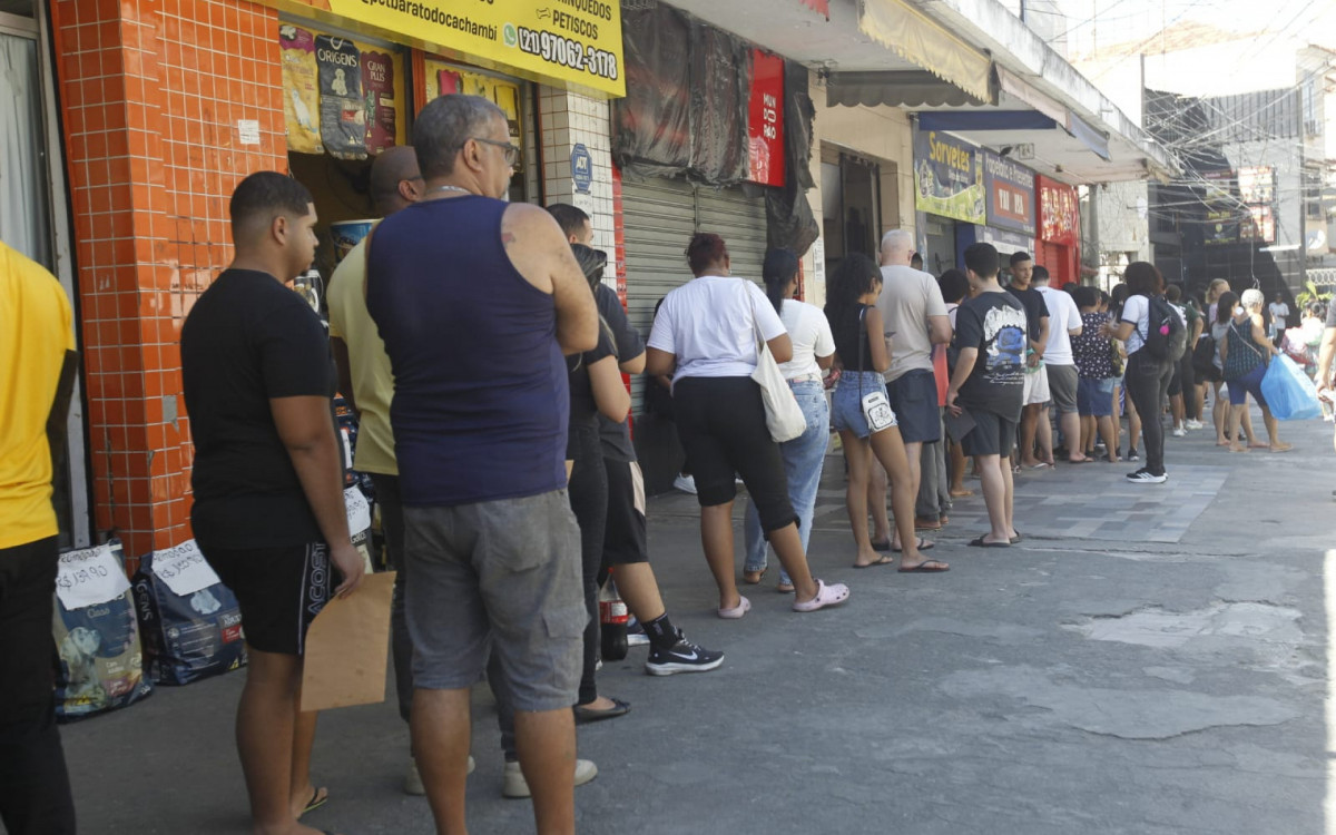 Cariocas enfrentam fila na 216ª Zona Eleitoral, no Cachambi, Zona Norte