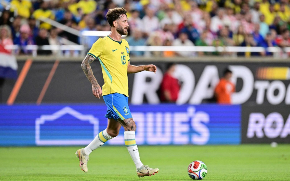 Léo Pereira em ação pela seleção brasileira