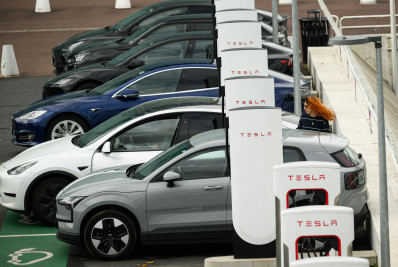 Tesla convoca mais de 218 mil veículos nos EUA para corrigir falha na câmera de ré