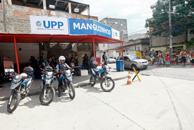 Corregedoria da PM mira esquema de pagamento para dispensa de serviço na UPP Manguinhos