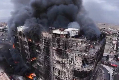 Vídeo: Incêndio em centro comercial iraniano deixa oito mortos e 40 feridos