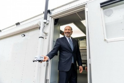 Democratas acusam secretário de Comércio de Trump de encobrir caso Epstein