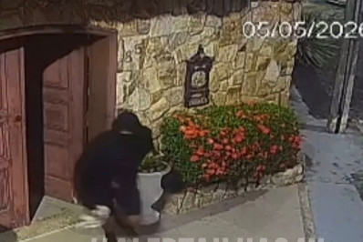 Criminosos invadem casa e atiram em idoso na Ilha do Governador