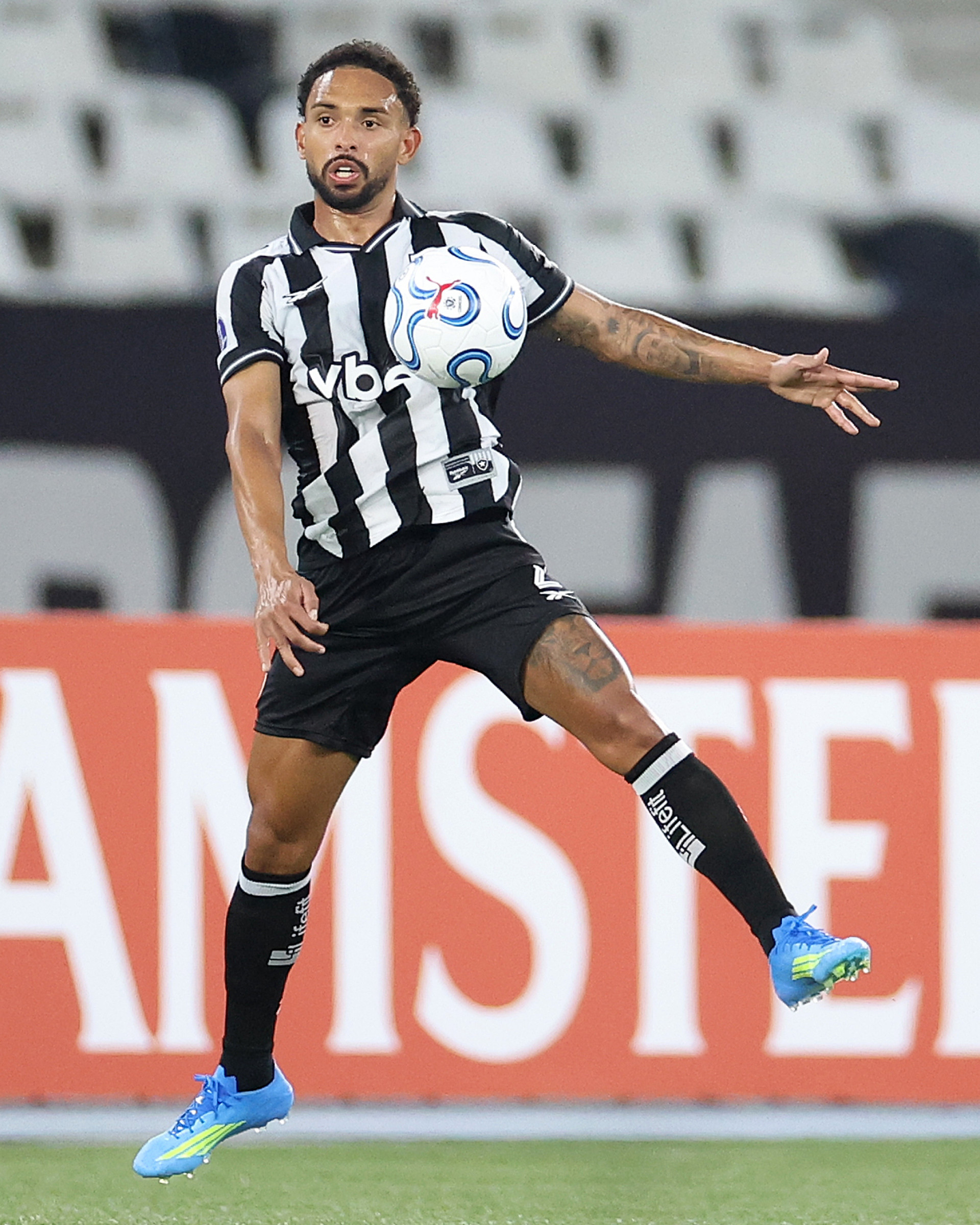 Vitinho em a&ccedil;&atilde;o pelo Botafogo