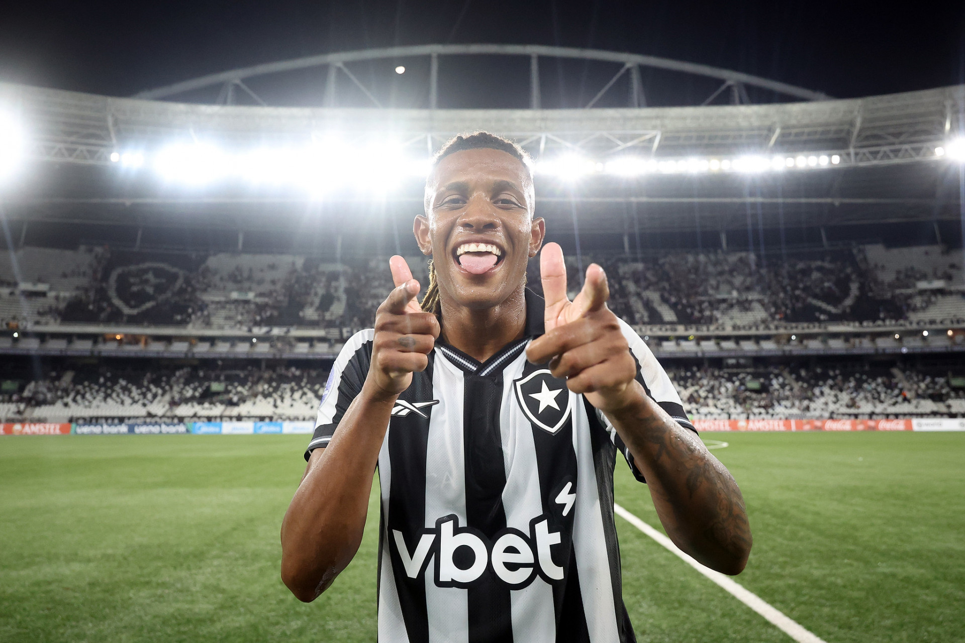 Danilo fala de Ancelotti e celebra bom momento: 'Muito feliz com a minha fase'