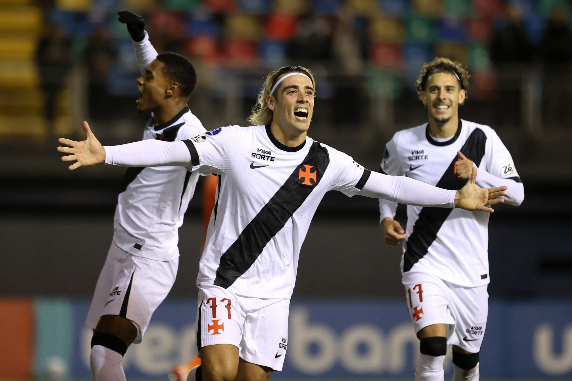Spinelli comemora o gol do Vasco - Raul Bravo / AFP
