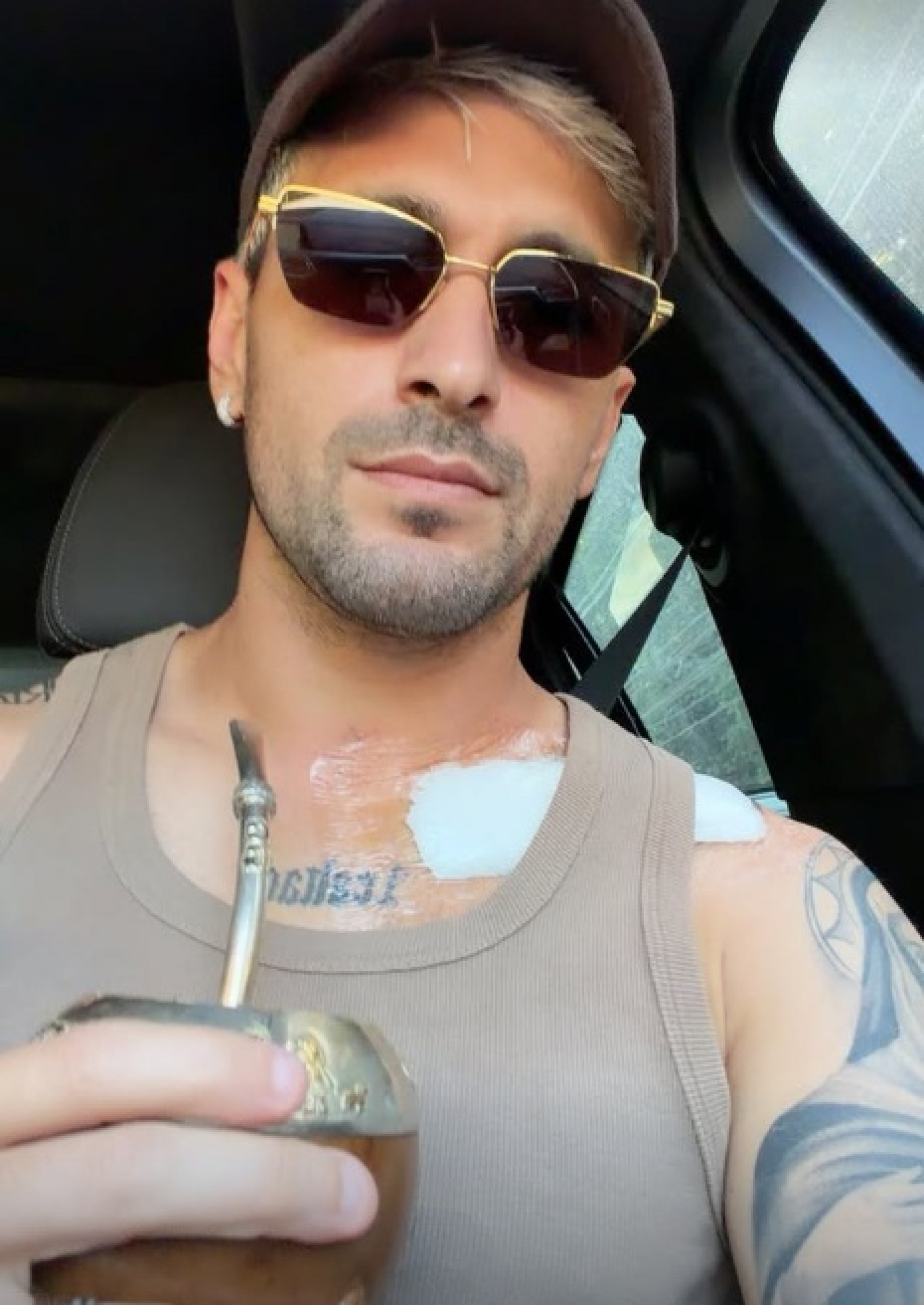 Arrascaeta com o curativo da cirurgia na clavícula - Reprodução de Instagram