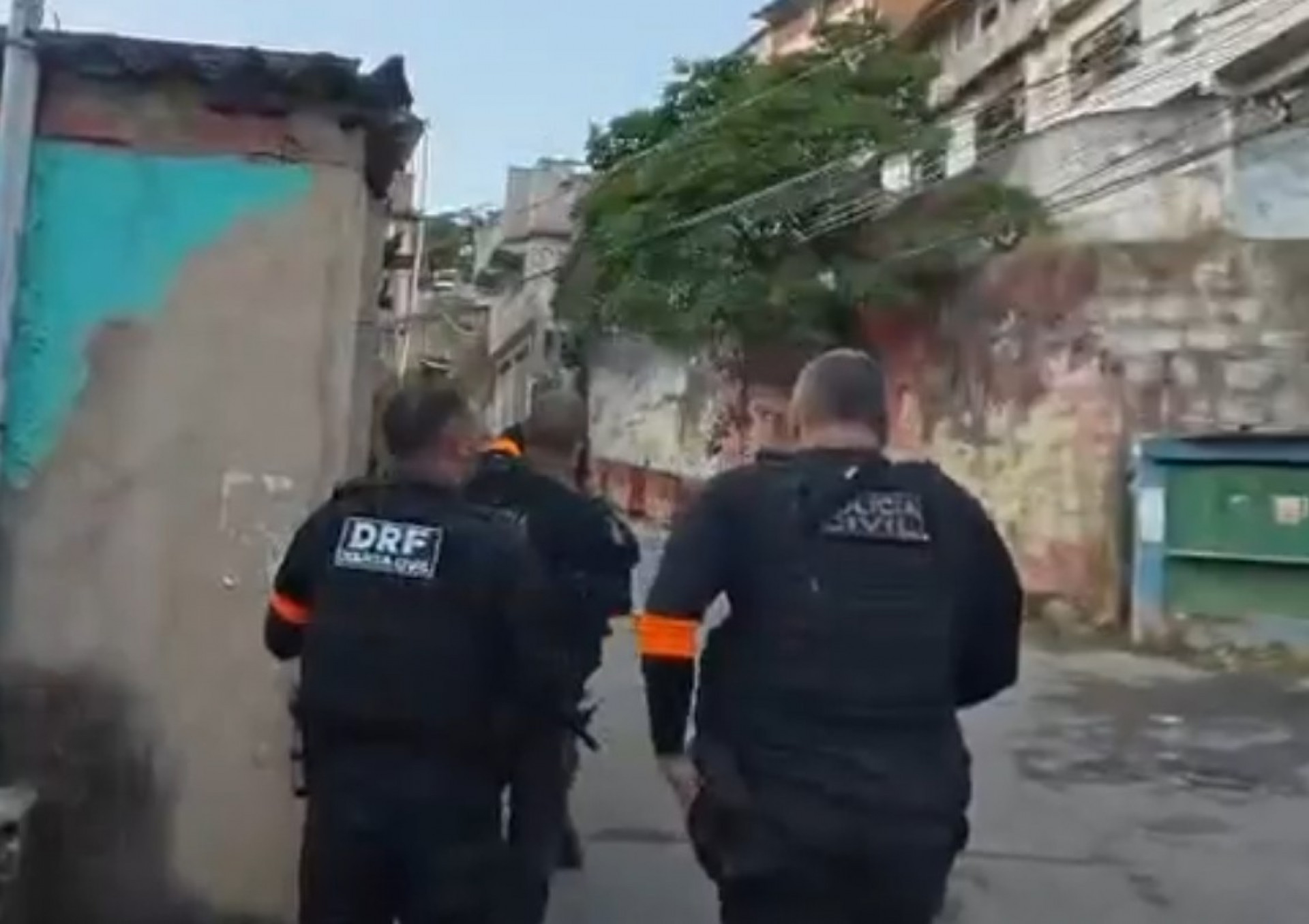 Policiais civis realizam operação em comunidades da região central do Rio - Reprodução