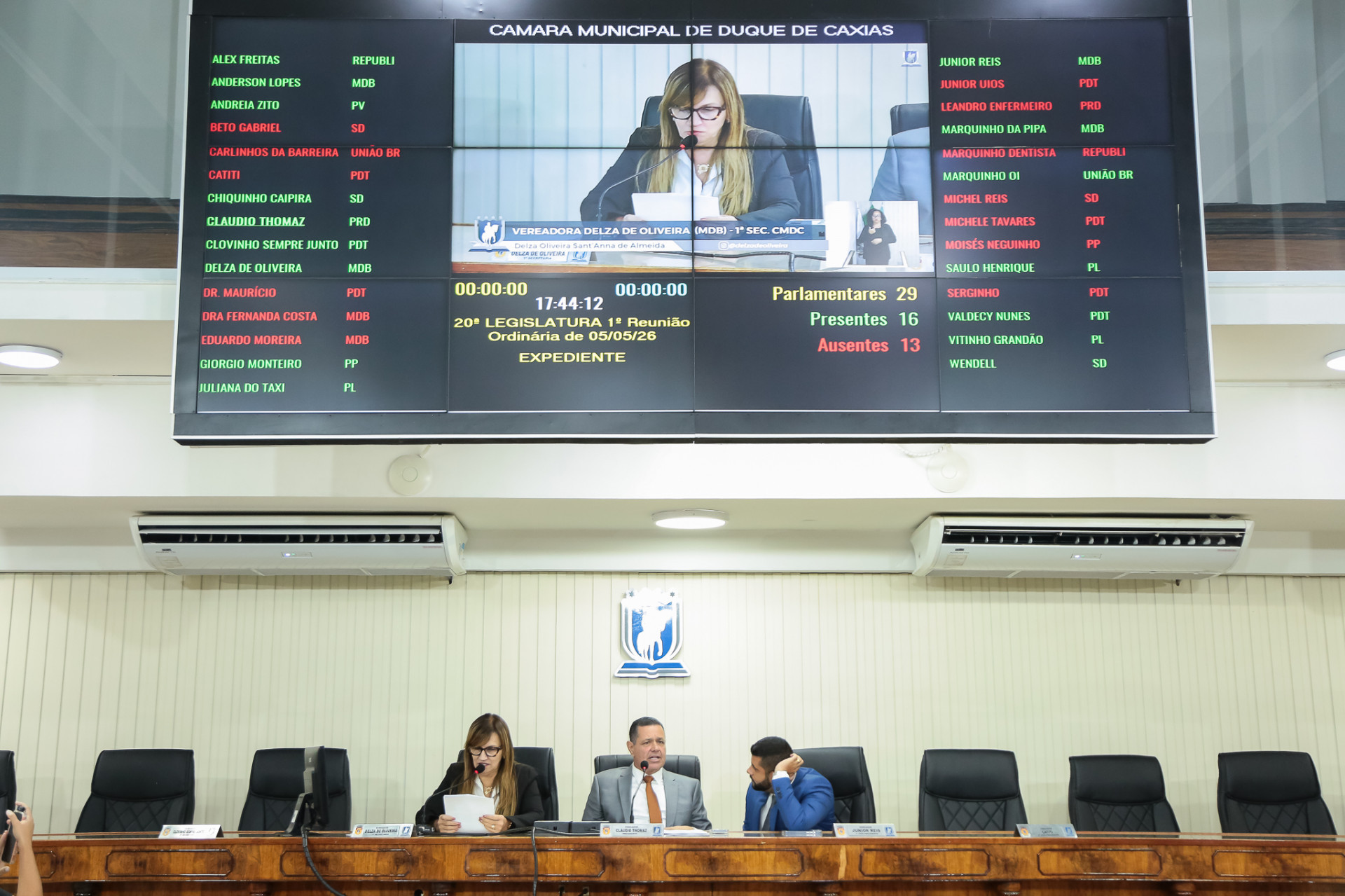 Vereadores aprovam projetos e indicam obras e serviços para Caxias
