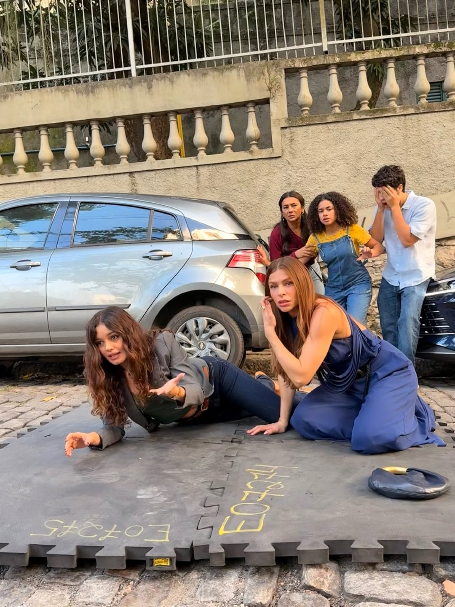 Gabriela Medvedovsky mostrou bastidores de cena da novela 'Três Graças' - Reprodução/Instagram 