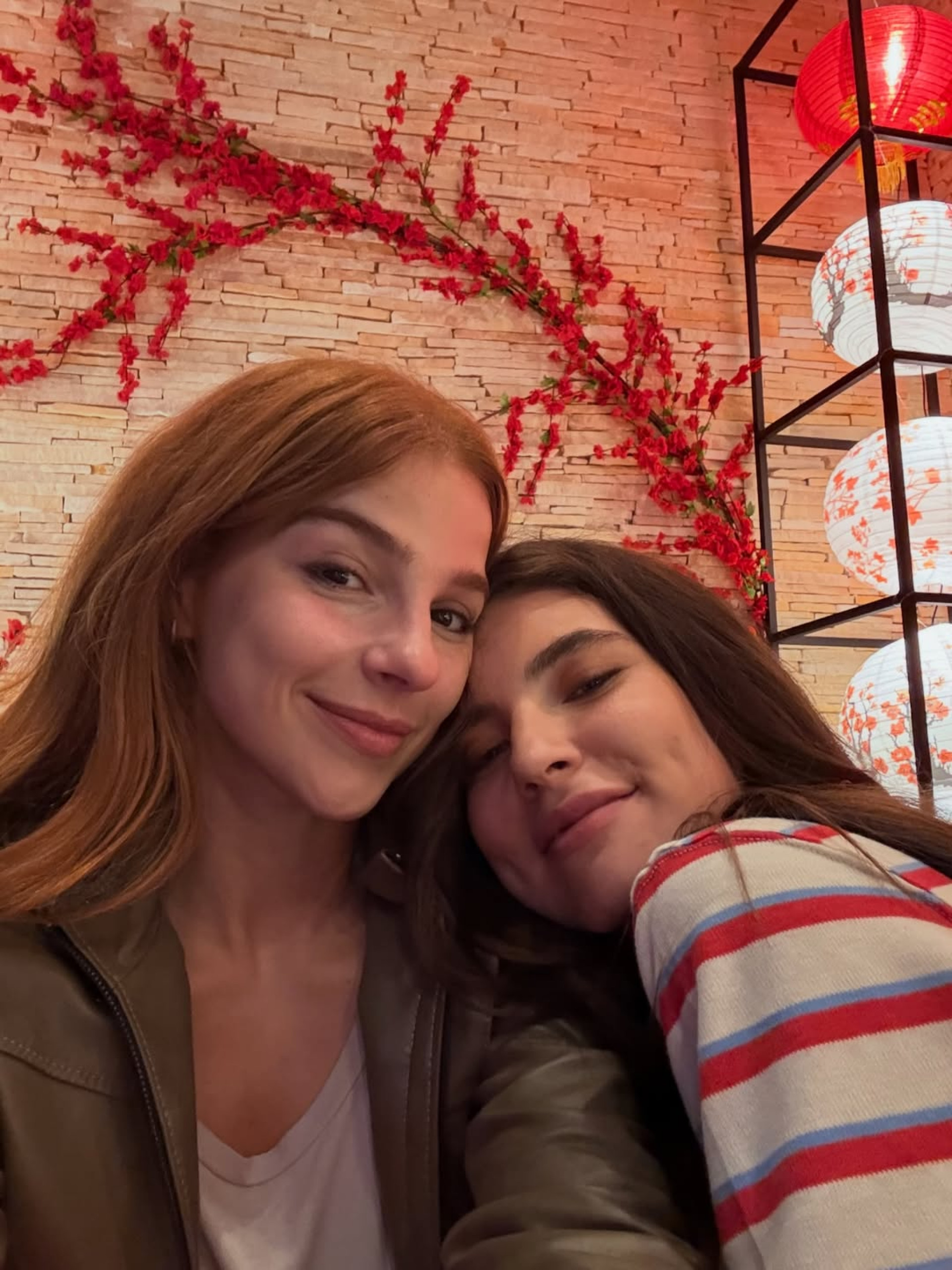 Gabriela e Alanis formam o casal Juquinha e Lorena  - Reprodução/Instagram 