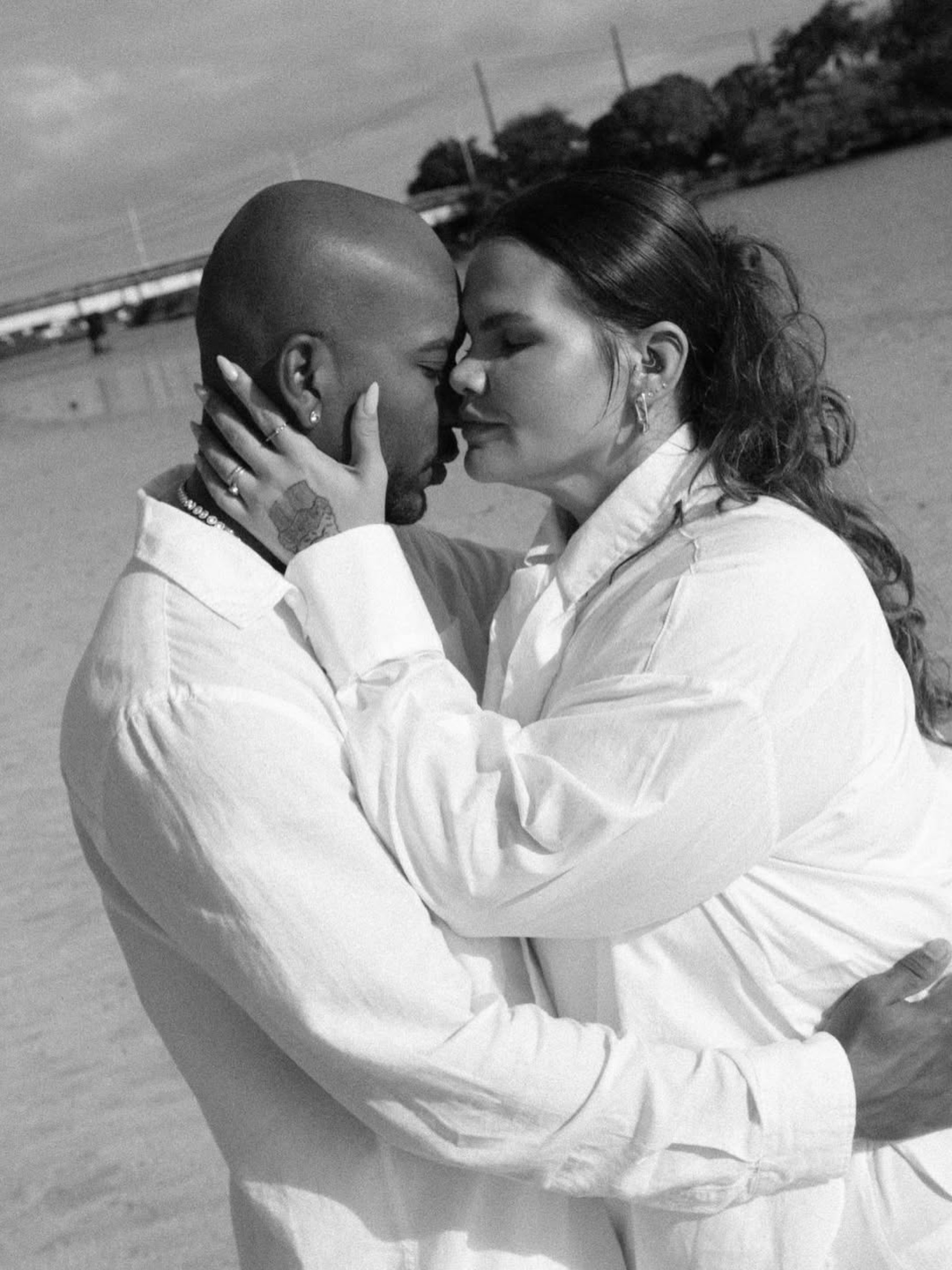 Thais Carla celebra aniversário do marido e relembra trajetória do casal