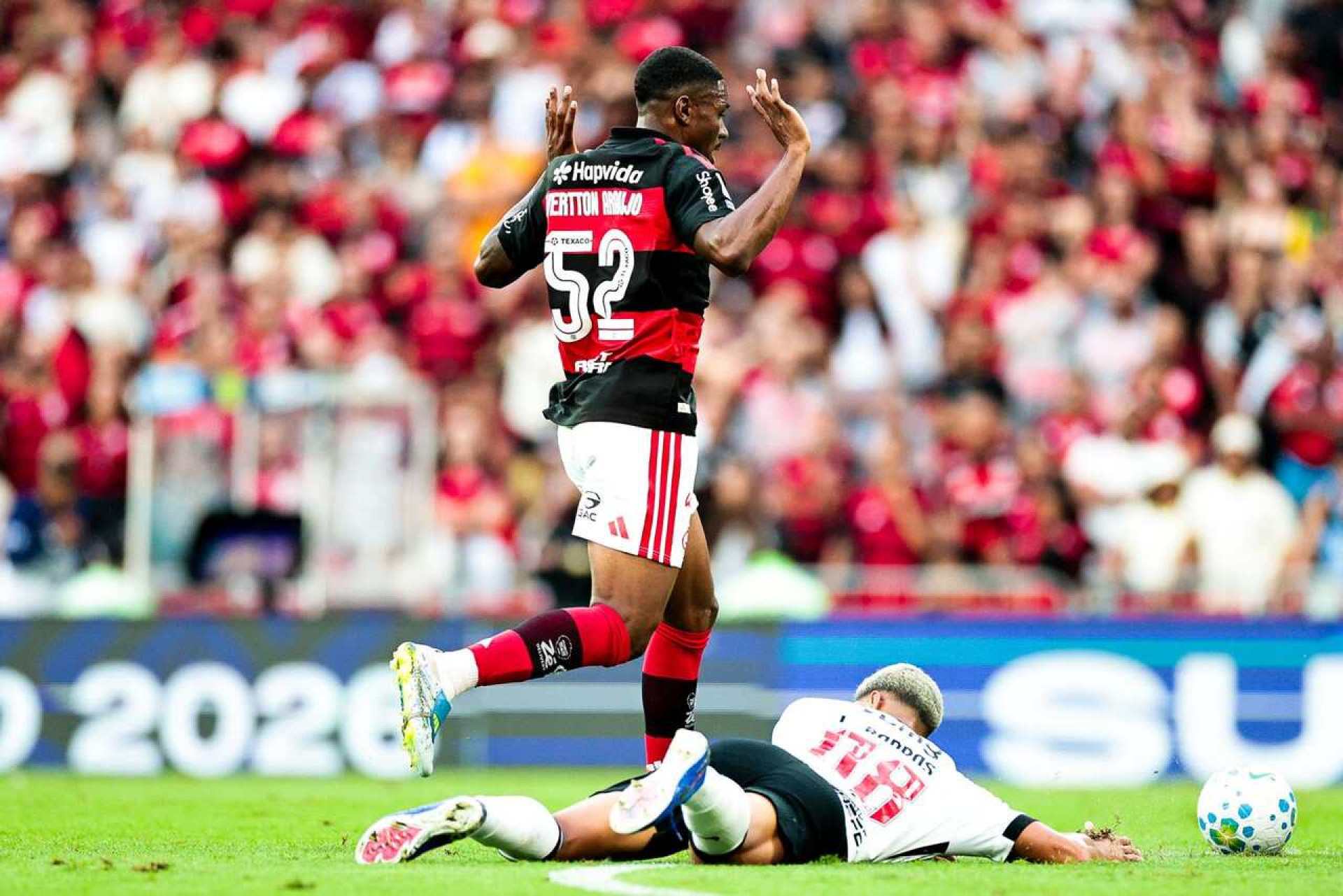 Evertton Ara&uacute;jo atinge maior sequ&ecirc;ncia como titular no Flamengo