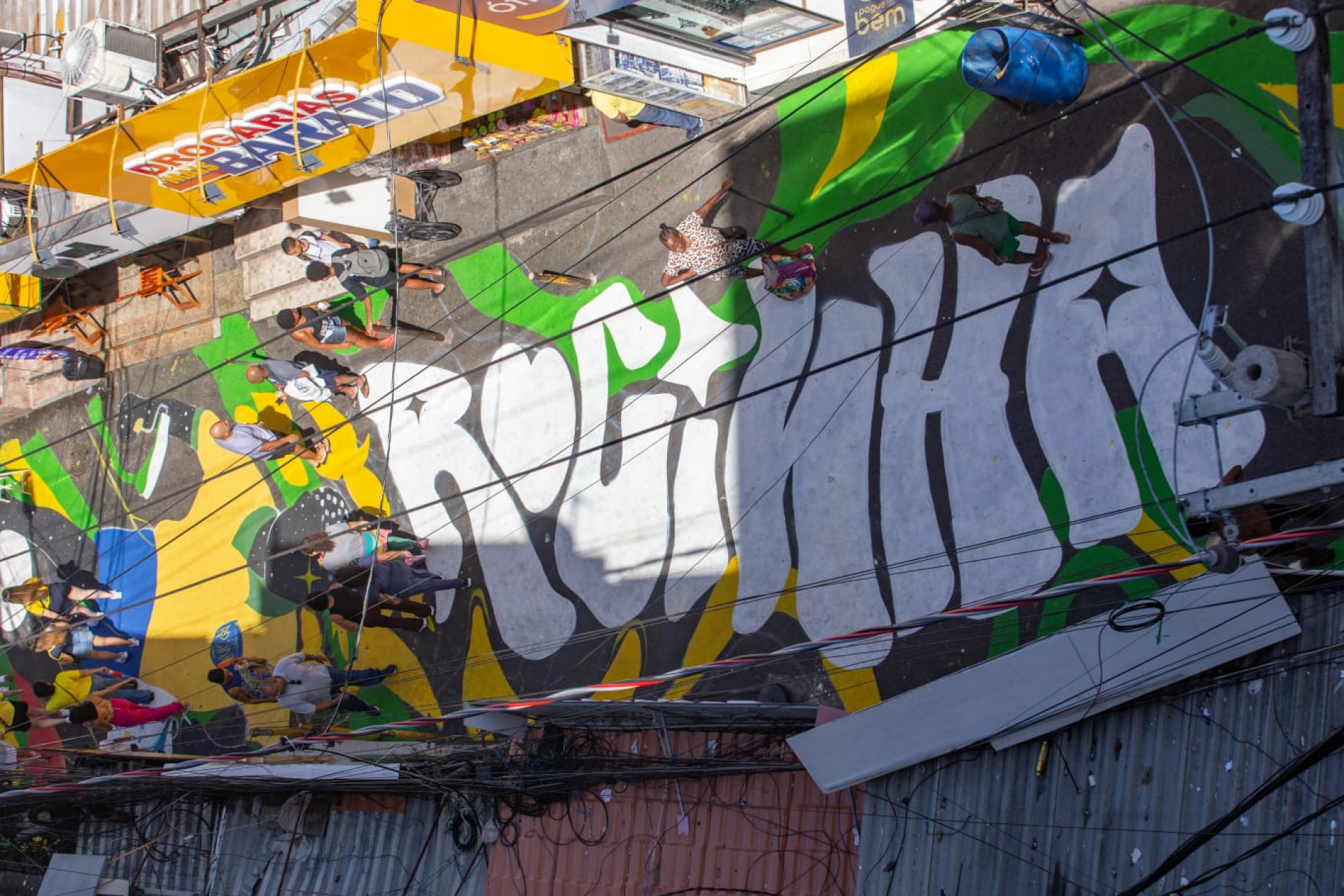 Rocinha recebeu pinturas para a Copa do Mundo
 - Érica Martin / Agência O Dia
